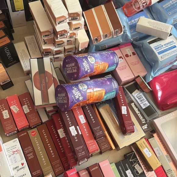 Assorted Makeup Collection - Picture 4 of 5